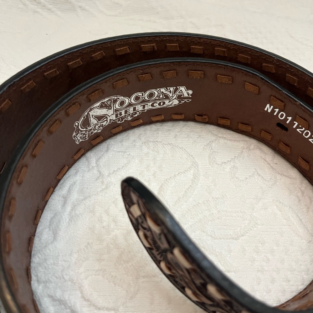 Nocona tooled brown leather belt contrast seam EUC - Picture 3 of 11